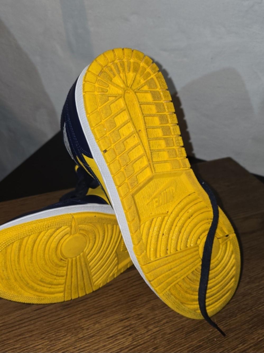 Nike Air Jordan 1 Mid Michigan Yellow Navy Men's Size 10 (2012) - Picture 4 of 5